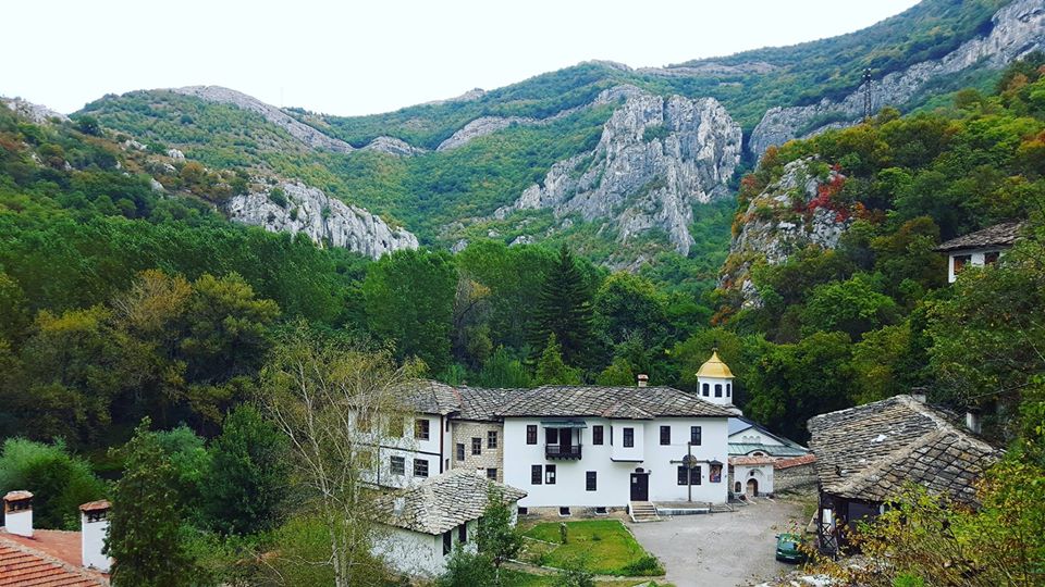 Черпишкият манастир датира от Второто Българско царство по времето на цар Иван Шишман.