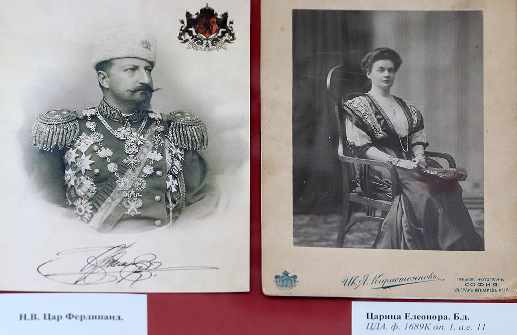 Документалната изложба "В изгнание", посветена на 80-годишнината на Цар Симеон ІІ и организирана от Държавна агенция „Архиви“ съвместно с Фонда за опазване на историческото наследство "Цар Борис и Царица Йоанна".
