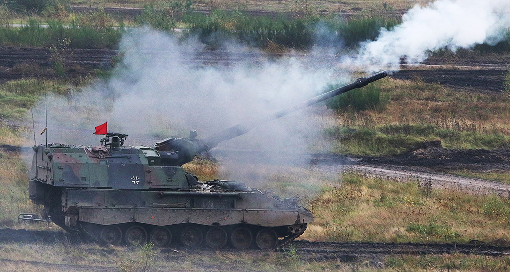 Ежегодно учение на германския Бундесвер в Берген, Северна Германия. От 5 до 13 октомври германските части на Бундесвера и звената на съюзнически сили практикуват различни сценарии по време на т. нар. "Informationslehruebung" (ILUE 2017)