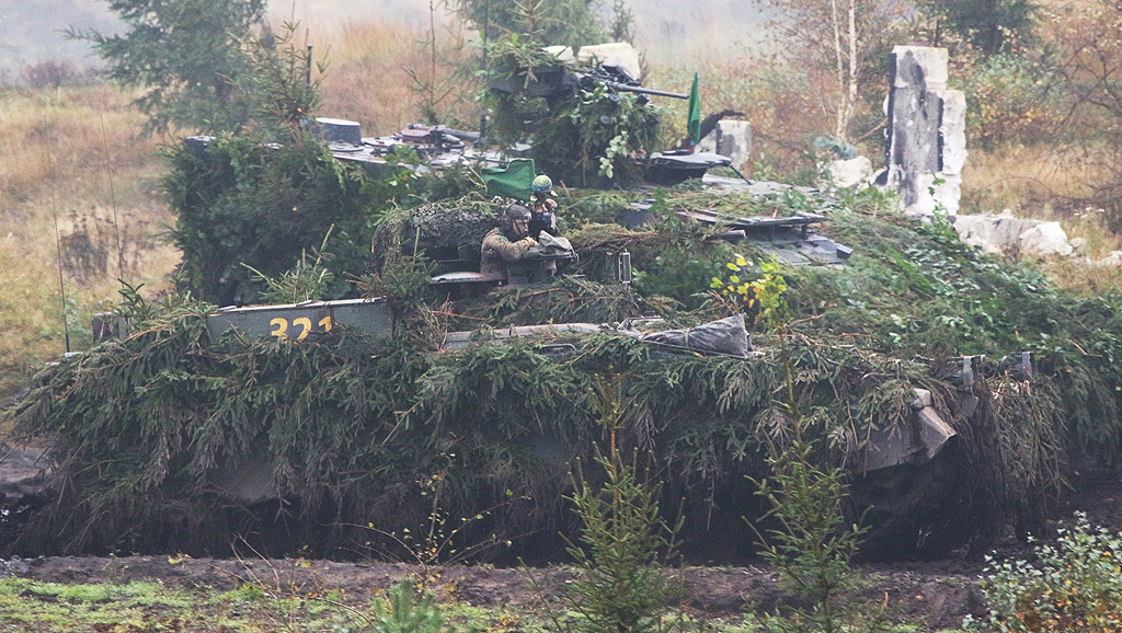 Ежегодно учение на германския Бундесвер в Берген, Северна Германия. От 5 до 13 октомври германските части на Бундесвера и звената на съюзнически сили практикуват различни сценарии по време на т. нар. "Informationslehruebung" (ILUE 2017)