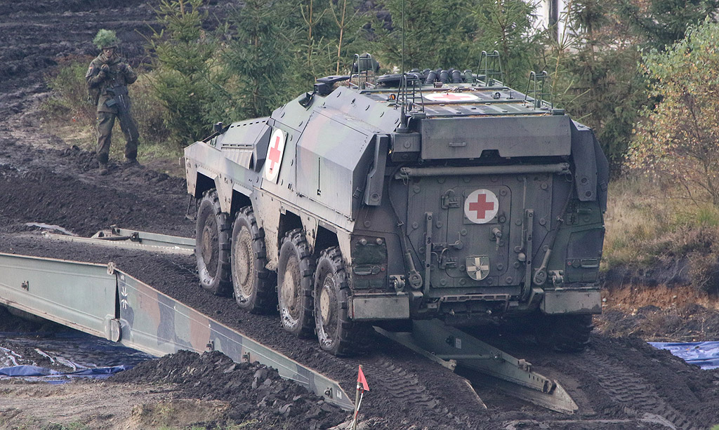 Ежегодно учение на германския Бундесвер в Берген, Северна Германия. От 5 до 13 октомври германските части на Бундесвера и звената на съюзнически сили практикуват различни сценарии по време на т. нар. "Informationslehruebung" (ILUE 2017)