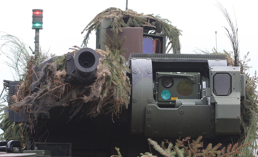 Ежегодно учение на германския Бундесвер в Берген, Северна Германия. От 5 до 13 октомври германските части на Бундесвера и звената на съюзнически сили практикуват различни сценарии по време на т. нар. "Informationslehruebung" (ILUE 2017)