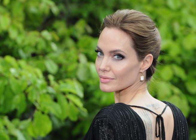 Анджелина Джоли сексуален тормоз