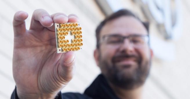 Intel представи най големият чип за квантови компютри досега Той съдържа