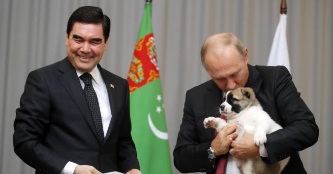 Руският президент Владимир Путин получи от президента на Туркменистан сладък