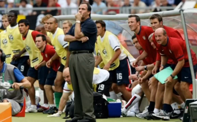 Брус Арина напусна поста селекционер на националния отбор по футбол