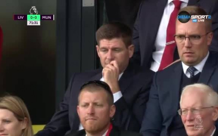 Легендата Стивън Джерард гледа Ливърпул - Манчестър Юнайтед