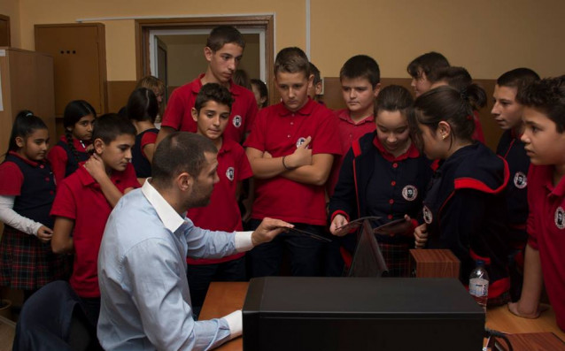 Боксьорът Тервел Пулев взе участие в кампанията Успели българи дават