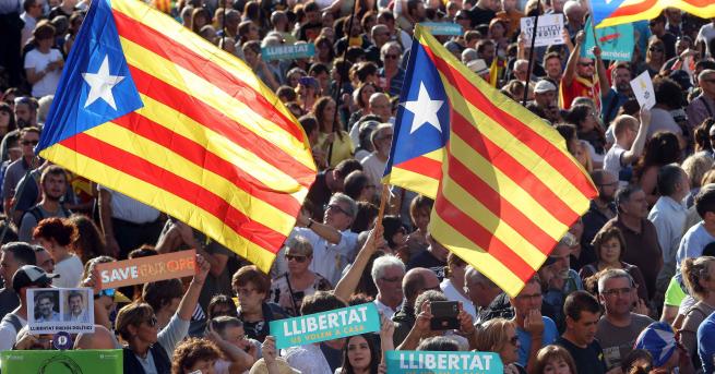 Минути след като народните представители в Каталуния гласуваха за независимост