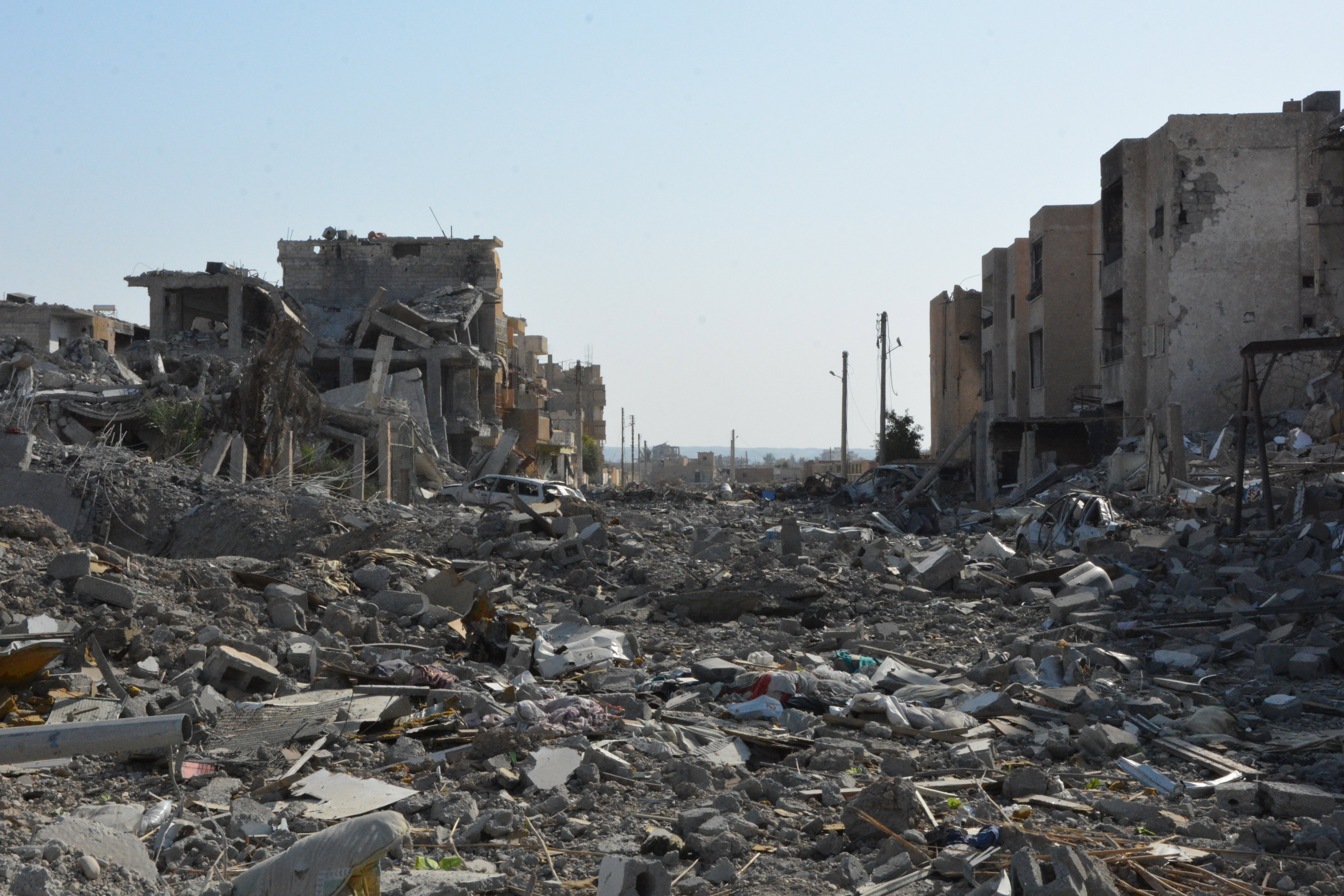 Така изглежда сирийският град Ракка след тригодишната власт на "Ислямска държава" и няколкомесечните американски бомбардировки