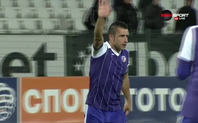 Локомотив Пловдив води с 1:0 на Етър след първото полувреме