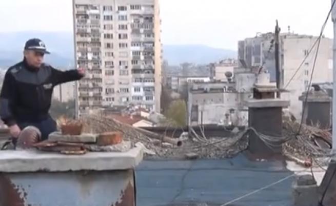 Деца се качиха на блок за селфи, полицията ги свали