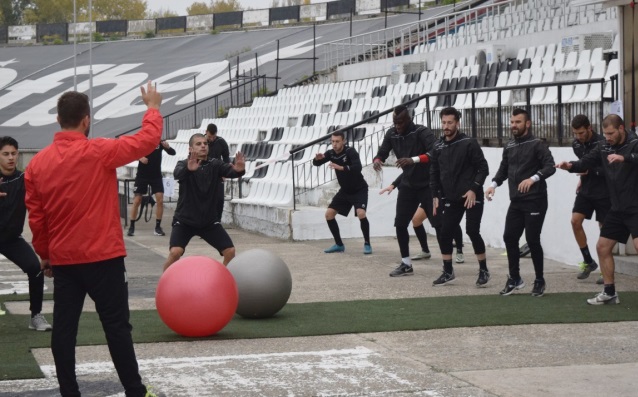 Играчите на Локомотив продължават с тренировките по време на паузата