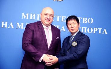 Министър Кралев се срещна с шефа на световната гимнастика