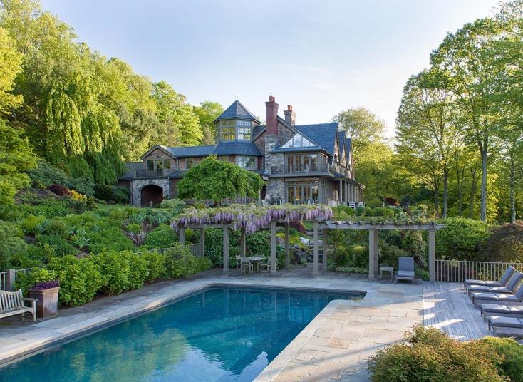 <p>Домът на Брус Уилис</p>

<p>Цена: 9&nbsp;милиона долара</p>

<p>Локация: Бедфорд, Ню Йорк</p>