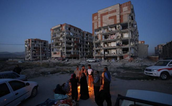 Земетресение с магнитуд 7,3 причини стотици човешки жертви и сериозни щети в Ирак и Иран.