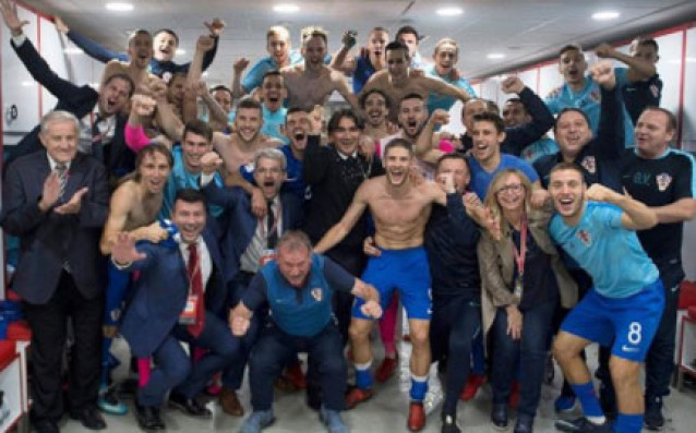 Футболистите на Хърватия започнаха с празненствата по повод класирането си