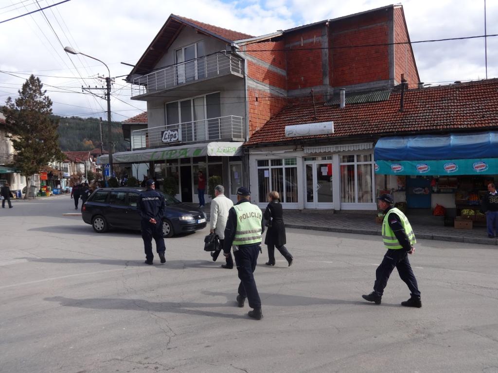 Група цивилни полицаи и инспектори от община Сурдулица направиха обиск