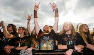 Фенове на фестивала Bloodstock 2011.