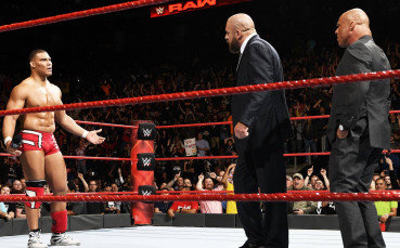 Легендата Трите хикса се завърна в кеча