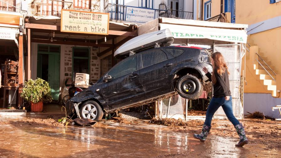 Гърция - общо 10 загинали и 4 изчезнали след потопа
