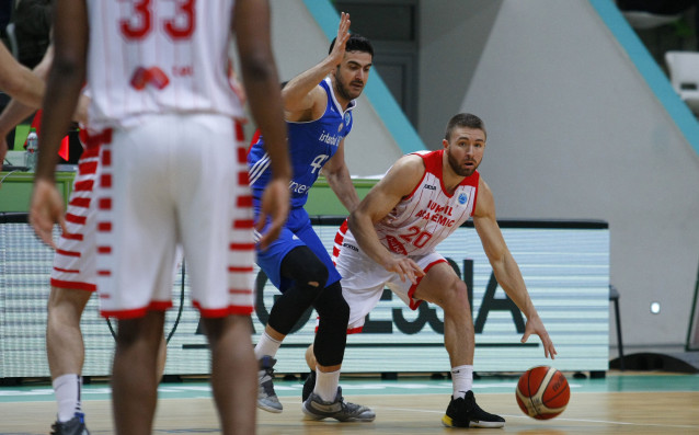 Шампионът на България по баскетбол Лукойл Академик на практика отпада