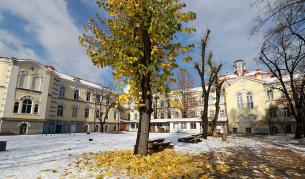 В Семинарията. Училището, за което не знаем много