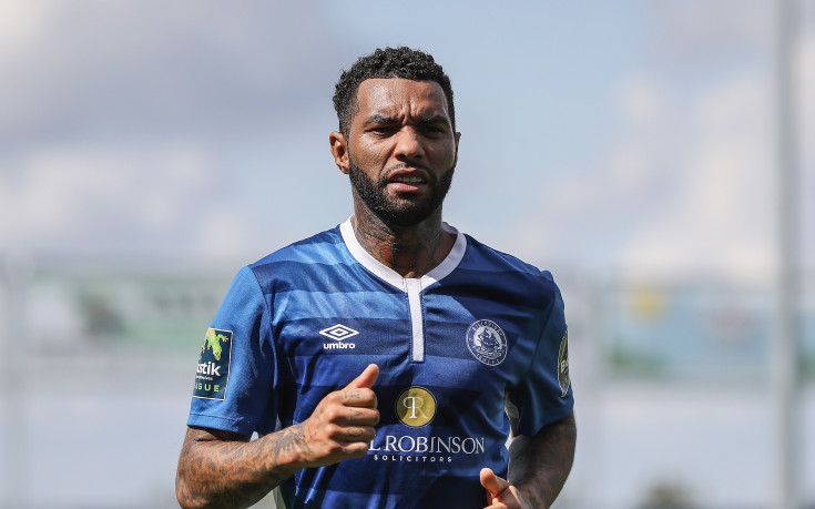 Пенант: Аз не съм порно звезда