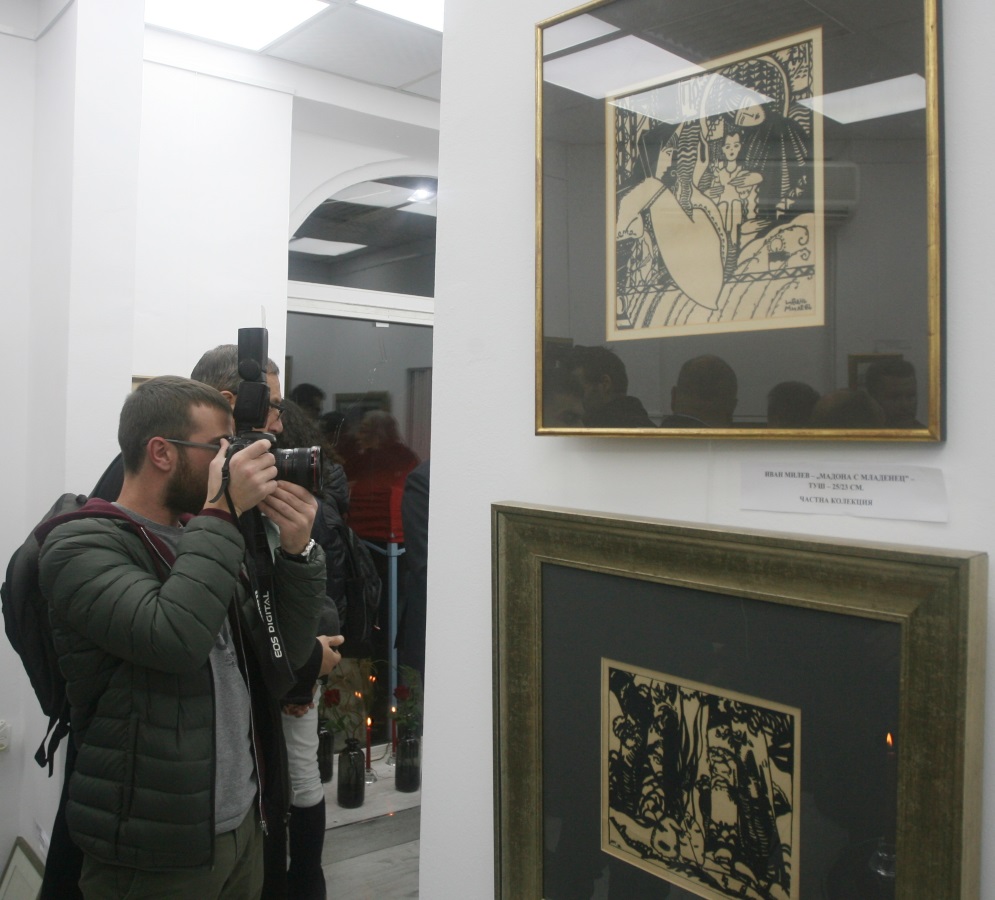 Лидерът на  "Атака” и депутат Волен Сидеров и неговият приятел и съдружник Светлин Гугов откриха галерия в София