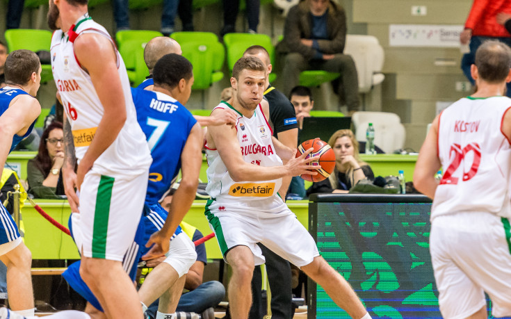 Любо Минчев избра 13 за квалификациите, Везенков в групата