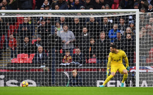 В двубой от 14 ия кръг на Премиършип Лестър победи Тотнъм