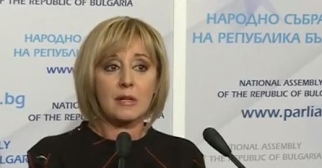 Омбудсманът Мая Манолова изненадващо се появи в Народното събрание за