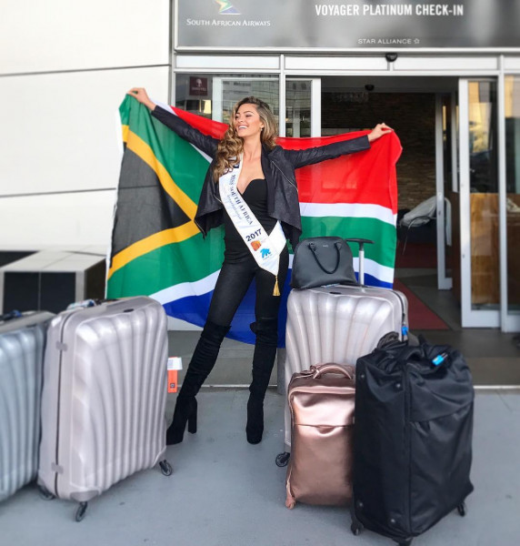 Деми Лий Нел Питърс1