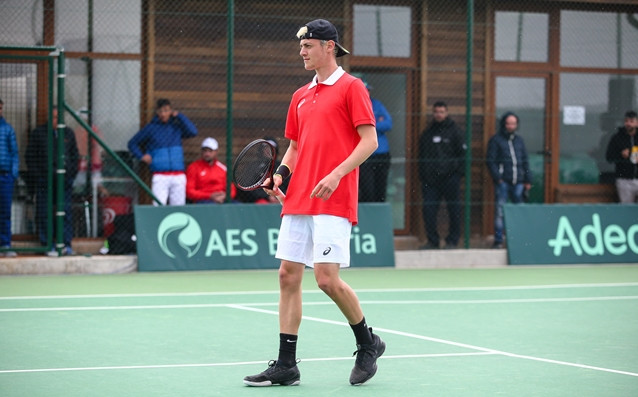 Александър Лазаров отпадна във втория кръг на турнира на червени