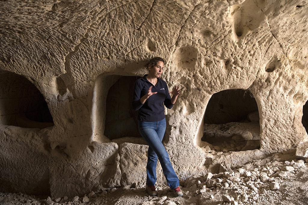 Открити са и тайни тунели от времето на еврейските въстания срещу римляните, а в един от тях е запазен кухненски котел от периода Бар Кохба (132-135 н.е.).