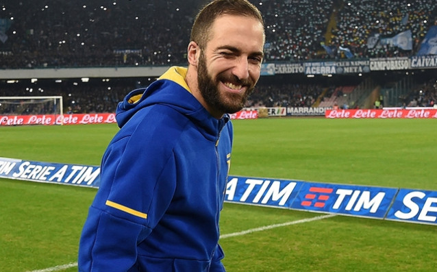 Нападателят на Ювентус Гонсало Игуаин обясни че жестът му с