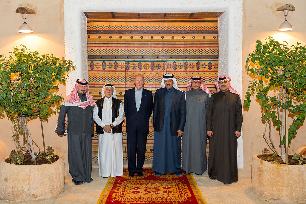 От 28-ми до 30-ти ноември 2017 г. Симеон Сакскобургготски посети Кралство Саудитска Арабия с българска правителствена делегация, начело с министър-председателя Бойко Борисов. В рамките на визитата те се срещнаха с Пазителя на двете Светини Негово Кралско Величество Салман бин Абдулазиз ал-Сауд. Българското царското семейство има дългогодишни добри отношения със Саудитската кралска фамилия още от времето на крал Фейсал. Вечерта, след официалната вечеря Симеон Сакскобургготски и Бойко Борисов се включиха в изпълнението на арабския танц със саби арда, който според традицията е знак на уважение и приятелско отношение. В танца участва и принц Султан бин Салман бин Абдулазис Ал-Сауд. През първата вечер от посещението на делегацията Негово Величество беше поканен на частна вечеря в имението на Принц Султан, заедно с някои от принцовете и други приятели на Царя, дошли специално да го поздравят.