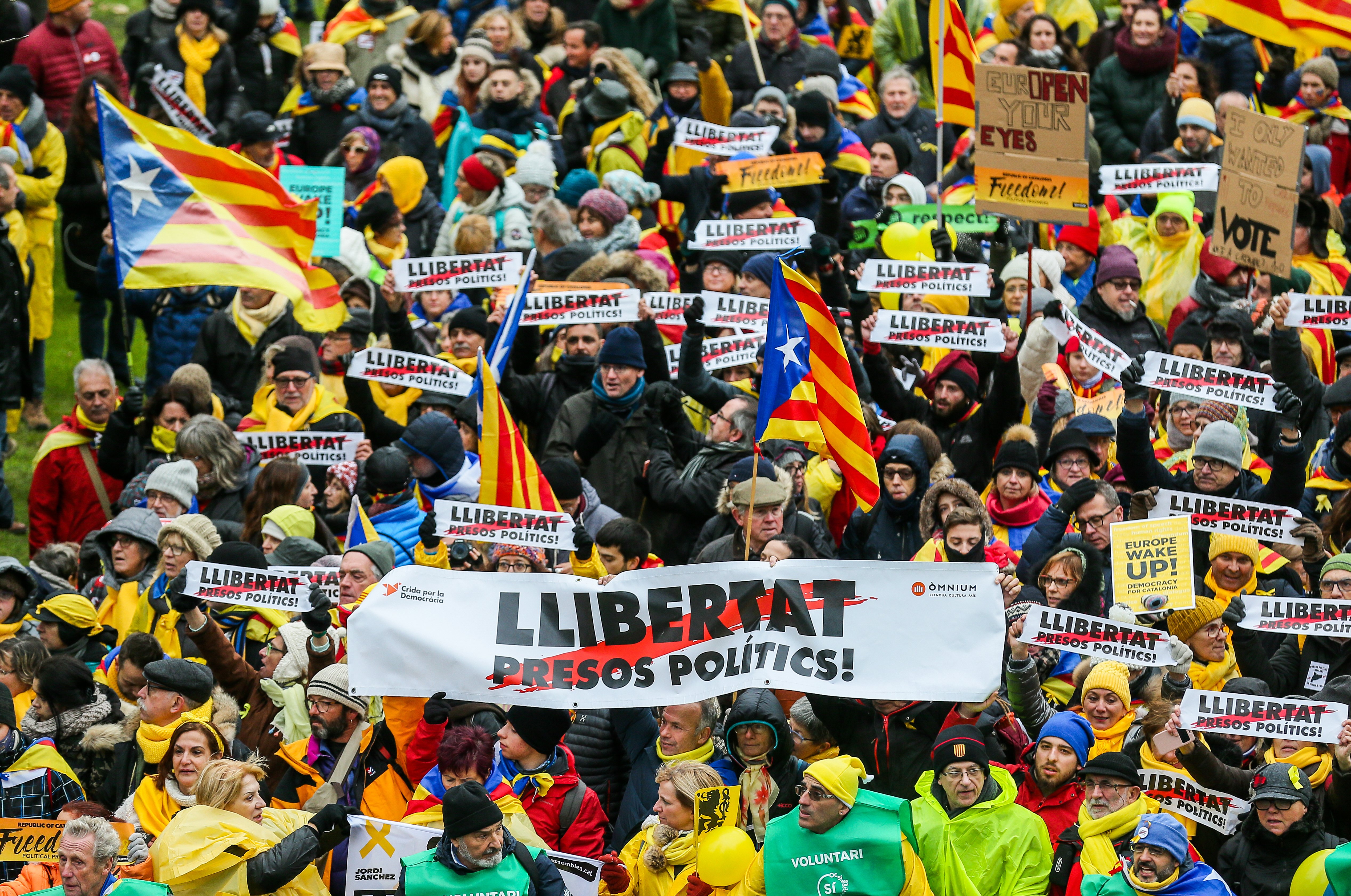 Около 45 000 души участваха в демонстрация днес в квартала с европейските институции в Брюксел в подкрепа на независимостта на Каталуния.