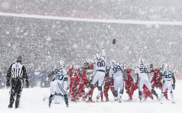 Американски футбол насред снежна буря в Бъфало