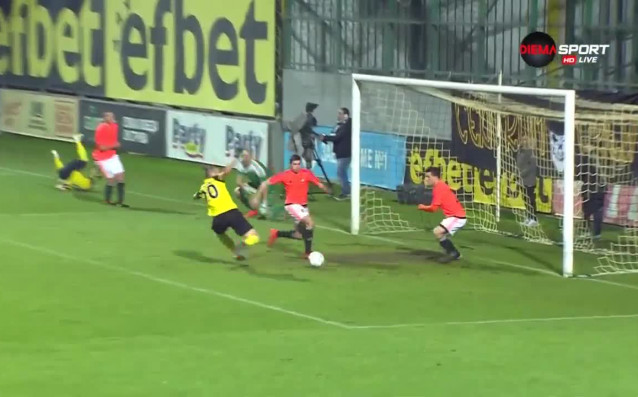 Ботев води с 3 0 на Литекс след първото полувреме