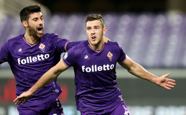 Три дузпи и късна драма класира Фиорентина за Купата