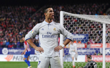 Направиха Роналдо от лед, несполучливо