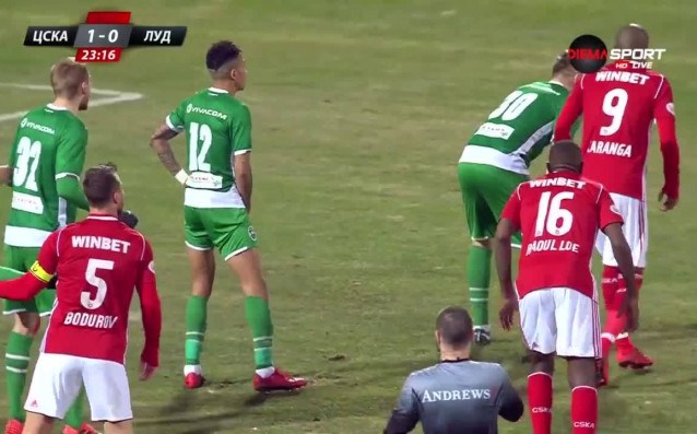 Много интересно първо полувреме между ЦСКА и Лудогорец Двата отбора