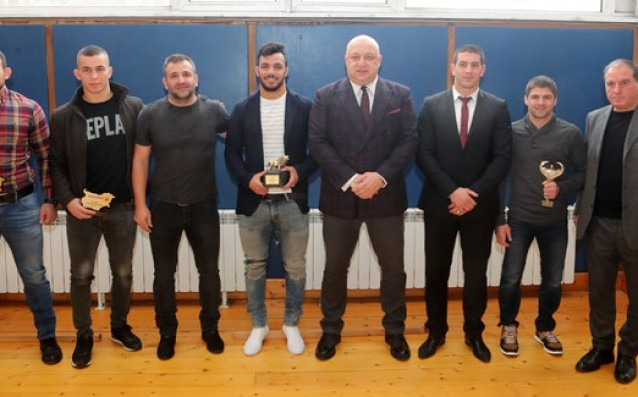 Министърът на младежта и спорта Красен Кралев връчи приза на