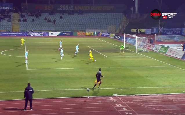 Жуниор Мапуку опита да се направи на великия Диего Марадона