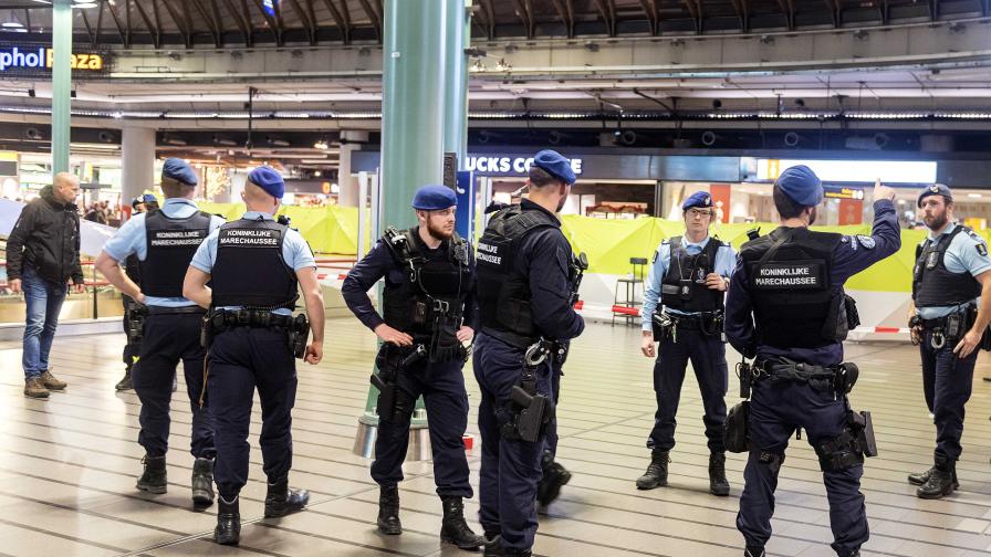 Простреляха въоръжен мъж на летището в Амстердам