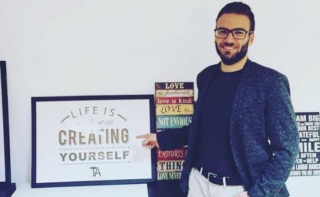  Велизар работи по специалността си през цялото му следване, само че осъзнава, че не желае да се занимава с право цялостен живот. 