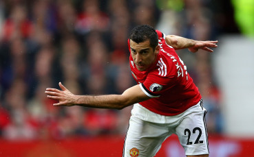 Мхитарян оставен  извън групата на Манчестър Юнайтед