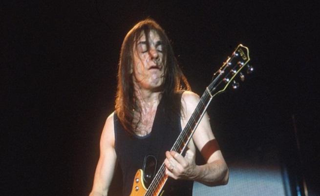 Малкълм Йънг - 1953-2017. Китаристът на AC/DC Малкълм Йънг почина на 64-годишна възраст. Йънг е и един от създателите на групата.Като китарист, композитор и визионер, той бе перфекционист. 