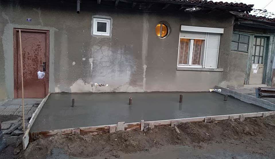Семейство във Велико Търново осъмна със строителна площадка за автобусна спирка буквално на прага на дома им